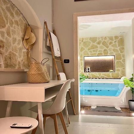 Brama Wellness Experience Apartment Brindisi Bagian luar foto